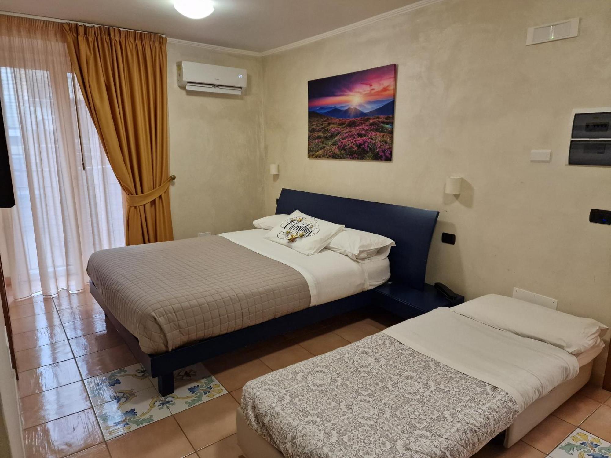 Vittoria Guest House Salerno Exterior foto