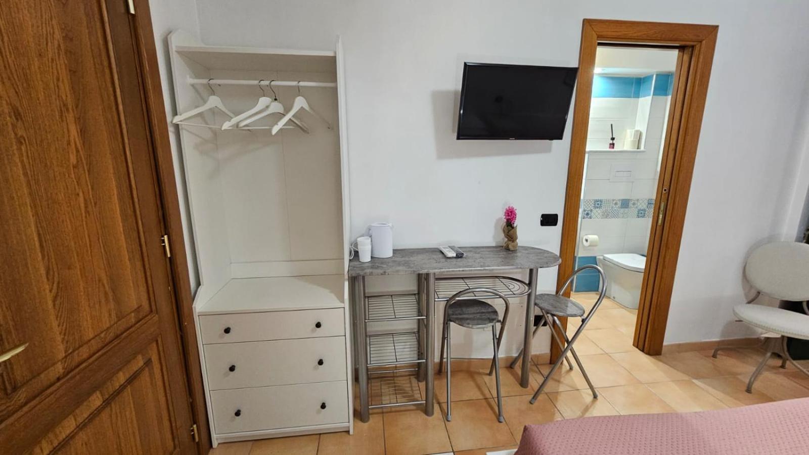 Vittoria Guest House Salerno Exterior foto